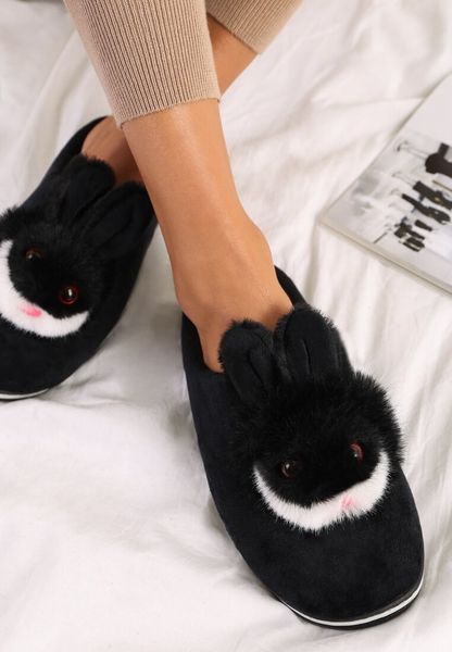 Czarne Kapcie Antinna. Czarne kapcie damskie Renee, z aplikacjami, z dresówki. Za 29.99 zł.