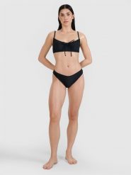 4F Dół od bikini damski - czarny L. Czarne bikini damskie 4f, na lato, l, bez wzorów. W wyprzedaży za 39.99 zł.
