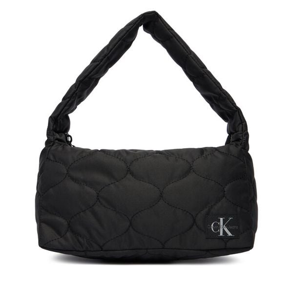 Torebka Calvin Klein. Czarne torebki do ręki damskie Calvin Klein, bez wzorów, klasyczne, bez dodatków. Za 197.99 zł.