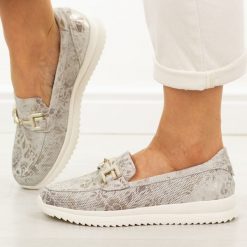 Srebrne fl skórzane mokasyny damskie Filippo Dp7656/26. Szare mokasyny damskie Filippo, z jeansu, biznesowe. Za 229.00 zł.