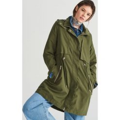 Kurtka parka z kapturem - Khaki. Brązowe kurtki damskie Reserved, bez wzorów, bez kaptura. Za 179.99 zł.