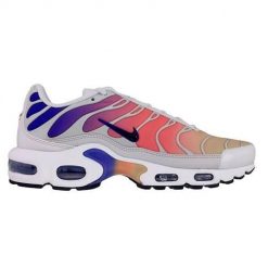 Buty do chodzenia damskie Nike Air Max Plus Tn Platinum. Brązowe obuwie sportowe damskie Nike, bez wzorów, z materiału, do biegania, nike air max. Za 812.00 zł.