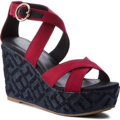 Sandały TOMMY HILFIGER - Th Pattern Wedge Sandal FW0FW02800 Scooter Red 614. Klapki damskie marki Tommy Hilfiger. W wyprzedaży za 269.00 zł.