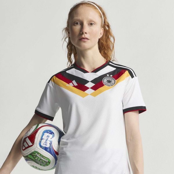 Koszulka Germany 26 Home Authentic. Białe koszulki sportowe damskie Adidas, bez wzorów, sportowe, bez kołnierzyka. Za 649.00 zł.