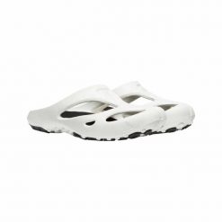 Klapki damskie KEEN SHANTI. Białe klapki damskie Keen, bez wzorów, sportowe, bez obcasa. Za 199.99 zł.