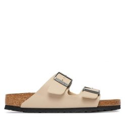 Klapki Birkenstock. Brązowe klapki damskie Birkenstock, bez wzorów, bez obcasa. Za 399.99 zł.