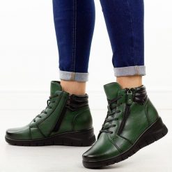 Zielone skórzane botki damskie na koturnie Vinceza 39963. Zielone botki damskie VINCEZA, na jesień, z jeansu, eleganckie, z okrągłym noskiem, bez obcasa, na koturnie, bez zapięcia. Za 299.00 zł.