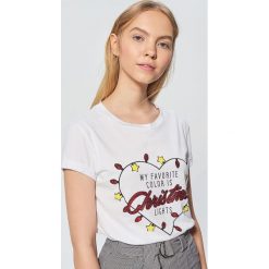 Świąteczna koszulka z aplikacją - Biały. T-shirty damskie marki Cropp. W wyprzedaży za 19.99 zł.
