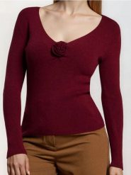 Sweter z dekoltem V - bordowy. Czerwone swetry damskie Sinsay, l, bez wzorów, bez kołnierzyka, bez ramiączek, bez kaptura. Za 49.99 zł.