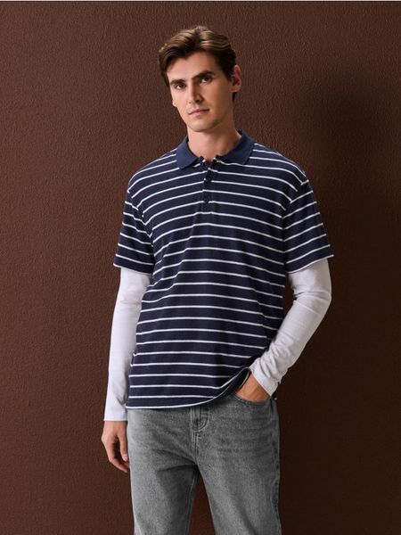 Koszulka polo w paski - granatowy. Niebieskie koszulki polo męskie Sinsay, l, bez wzorów, bez ramiączek. Za 29.99 zł.