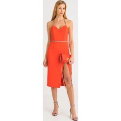 SUKIENKA Elisabetta Franchi. Sukienki damskie Elisabetta Franchi, bez wzorów, eleganckie, bez kołnierzyka, bez ramiączek. W wyprzedaży za 1,423.20 zł.