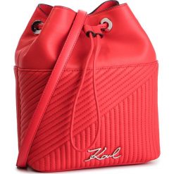 Torebka KARL LAGERFELD - 91KW3065 Red Fire. Czerwone torebki do ręki damskie KARL LAGERFELD, z aplikacjami, ze skóry, zdobione, bez dodatków. W wyprzedaży za 729.00 zł.