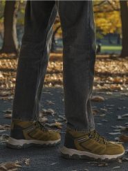 Buty trekkingowe - khaki. Brązowe trekkingi męskie Sinsay. Za 139.99 zł.