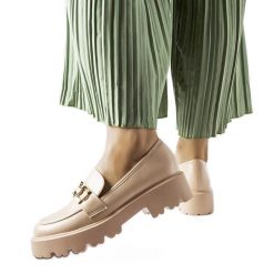 Inna Beżowe damskie mokasyny zdobione klamrą Piazzo beżowy. Brązowe mokasyny damskie eleganckie. Za 161.54 zł.