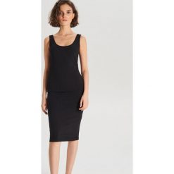 Dopasowana sukienka midi - Czarny. Sukienki damskie marki Cropp. Za 49.99 zł.