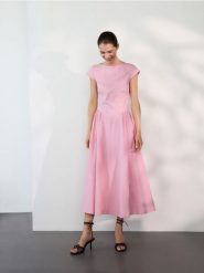 Sukienka midi z zakładkami - różowy. Czerwone sukienki damskie Reserved, l, bez wzorów, z bawełny, bez kołnierzyka, bez ramiączek, midi, rozkloszowane. Za 229.99 zł.
