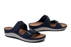 INBLU PF-03 004 granatowy, klapki damskie. Niebieskie klapki damskie Inblu, bez wzorów, ze skóry, bez obcasa, na koturnie. Za 131.90 zł.