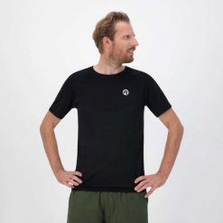 Koszulka do biegania Rogelli Essential. Czarne koszulki sportowe męskie Rogelli, m, bez wzorów, bez kołnierzyka, bez ramiączek, do biegania. Za 89.30 zł.