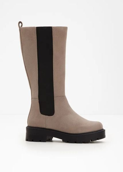 Kozaki. Czarne kozaki damskie bonprix, bez obcasa. Za 189.99 zł.