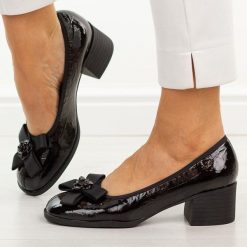 Czarne skórzane półbuty damskie Cambell 98333. Czarne półbuty damskie Cambell, na lato, bez wzorów, z jeansu, eleganckie, bez obcasa, na obcasie, bez zapięcia. Za 229.00 zł.