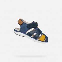 Sandały GEOX B SANDAL DELHI BOY Niebieski. Niebieskie sandały męskie Geox, z syntetyku, bez zapięcia. Za 229.99 zł.