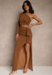 Brązowa Asymetryczna Sukienka z Odkrytym Ramieniem i Wycięciem Felitria. Brązowe sukienki damskie Renee, na studniówkę, l, bez wzorów, eleganckie, z asymetrycznym kołnierzem, bez ramiączek, maxi, asymetryczne. Za 89.99 zł.