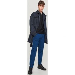 Jeansy tapered fit - Niebieski. Niebieskie jeansy męskie Reserved. W wyprzedaży za 29.99 zł.