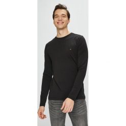 Tommy Hilfiger - Longsleeve. Czarne bluzki z długim rękawem męskie Tommy Hilfiger, z bawełny, z okrągłym kołnierzem. Za 159.90 zł.