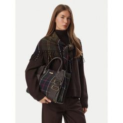 Torebka Barbour. Brązowe torebki do ręki damskie Barbour, bez wzorów, klasyczne, bez dodatków. Za 524.99 zł.