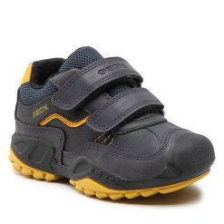 Sneakersy Geox. Zielone półbuty chłopięce Geox, bez wzorów, bez zapięcia. Za 229.99 zł.