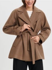 Kurtka z paskiem - beżowy. Brązowe kurtki damskie Sinsay, l, bez wzorów, bez kaptura. Za 99.99 zł.