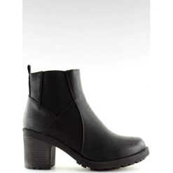 Botki na szerokim obcasie czarne 1032-1 Black. Czarne botki damskie ButyModne, z materiału, bez obcasa, na obcasie, bez zapięcia. W wyprzedaży za 109.00 zł.