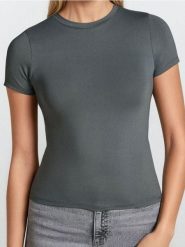 Koszulka z krótkim rękawem basic - szary. Szare t-shirty damskie Sinsay, l, bez wzorów, bez kołnierzyka. Za 19.99 zł.