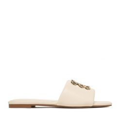 Klapki Nine West. Białe klapki damskie Nine West, bez wzorów, bez obcasa. Za 169.99 zł.