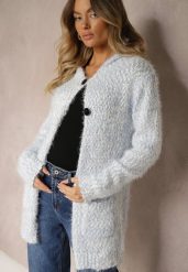 Jasnoniebieski Zapinany Kardigan z Kapturem i Kieszeniami Naustinas. Niebieskie kardigany damskie Renee, na zimę, bez wzorów, bez kołnierzyka, bez ramiączek, z kapturem. Za 59.99 zł.