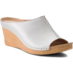 Klapki LASOCKI - 2008-05 Srebrny. Szare klapki damskie marki Lasocki, z materiału. Za 99.99 zł.