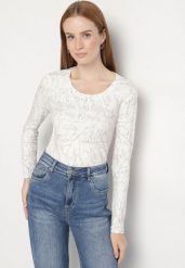 Biała Bluzka Typu Longsleeve z Geometrycznym Wzorem Unila. Białe bluzki damskie Born2be, l, bez wzorów, z jeansu, biznesowe, bez kołnierzyka, bez ramiączek. Za 59.99 zł.