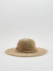 Kapelusz z paskiem - złamana biel. Czapki i kapelusze damskie Reserved, bez wzorów. Za 99.99 zł.