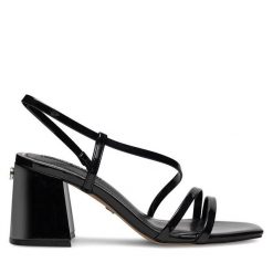 Sandały Nine West. Czarne klapki damskie Nine West, bez wzorów, bez obcasa, na słupku, bez zapięcia. Za 199.99 zł.