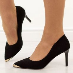 Czarne zamszowe skórzane Polskie szpilki damskie Prestige 2241. Czarne szpilki damskie Prestige, bez wzorów, ze skóry, bez obcasa, bez zapięcia. Za 419.00 zł.