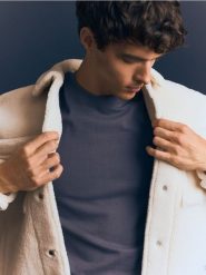 Bawełniany longsleeve - granatowy. Niebieskie bluzki z długim rękawem męskie Reserved, l, bez wzorów, z bawełny, bez kołnierzyka. Za 79.99 zł.