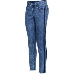 Dżinsy z paskami z boku nogawki bonprix niebieski "washed". Niebieskie jeansy damskie bonprix. Za 124.99 zł.