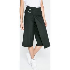 Answear - Spodnie UR Your Only Limit. Spodnie materiałowe damskie ANSWEAR. W wyprzedaży za 69.90 zł.