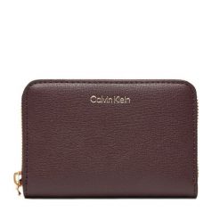 Portfel Calvin Klein. Czerwone portfele damskie Calvin Klein, bez wzorów. Za 169.99 zł.