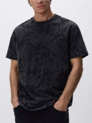 T-shirt comfort z nadrukiem - czarny. Czarne t-shirty męskie Reserved, l, bez wzorów, z bawełny, bez kołnierzyka. Za 69.99 zł.