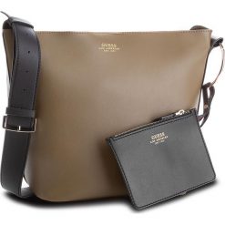 Torebka GUESS - HWVG70 96300 OLV. Listonoszki damskie marki bonprix. W wyprzedaży za 369.00 zł.
