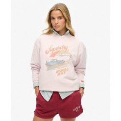 Luźny sweter z motywem pamiątkowym. Czerwone koszulki sportowe damskie Superdry., bez wzorów, bez kołnierzyka, bez ramiączek. W wyprzedaży za 266.10 zł.