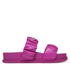 Klapki Armani Exchange. Czerwone klapki damskie Armani Exchange, bez wzorów, bez obcasa. Za 389.99 zł.