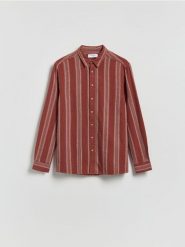 Bawełniana koszula regular fit - karminowy. Czerwone koszule męskie Reserved, l, bez wzorów, z bawełny, bez kołnierzyka, bez ramiączek. Za 129.99 zł.