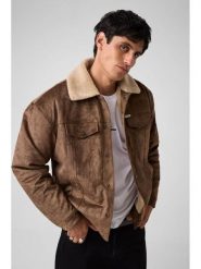 Guess Jeans Kurtka przejściowa 184123 Brązowy Classic Fit. Brązowe kurtki męskie Guess Jeans, l, z aplikacjami, z jeansu, bez kaptura. Za 739.99 zł.